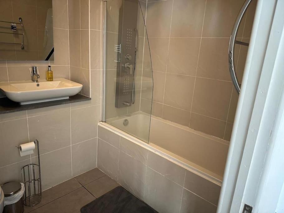 Flat 303 One Bedroom Apartment เบอร์มิงแฮม ภายนอก รูปภาพ